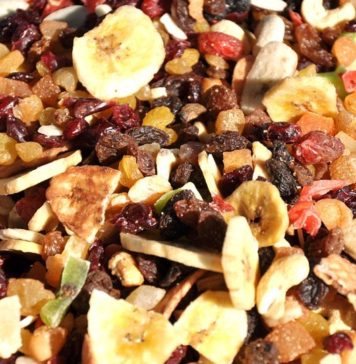 10 Reasons for Eating Dried Fruits While Pregnant