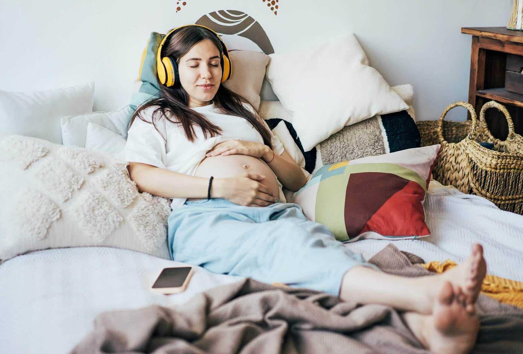 Mindful Pregnancy: 4 Great Relaxing Guided Meditations for Pregnant Women